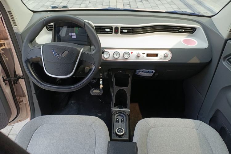 Used Wuling Hongguang MINIEV 2022 Macaron Premium Model – Lithium Iron Phosphate Center Console