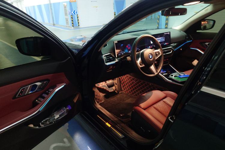 Used BMW i3 2024 eDrive 35 L
