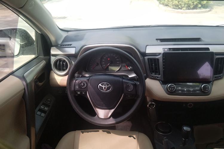 Used Toyota RAV4 2015 2.0L CVT Two-Wheel Drive Fashion Edition