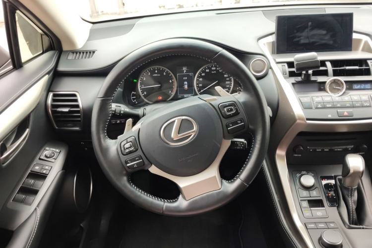 Used Lexus NX 2015 200T All-Wheel-Drive Fēngshàng Edition Steering Wheel