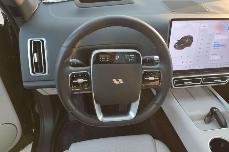 Used Li Auto L8 2023 Pro Model
