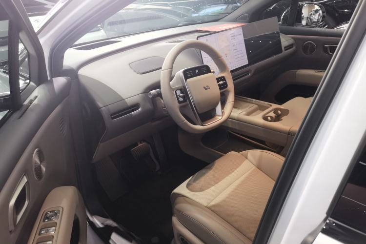 Used Li Auto Li Auto i6 2025 Model Four-Wheel-Drive Standard Type
