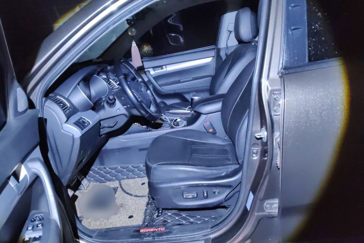 Used Kia Sorento 2013 2.4L 7-Seater Gasoline Supreme Edition China IV Standard
