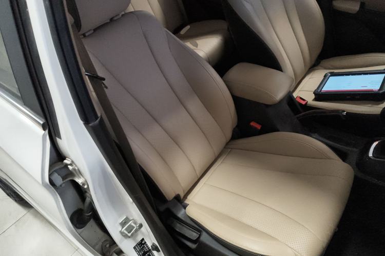 Used Baojun 310W 2017 1.5L Manual Fashion Model China V