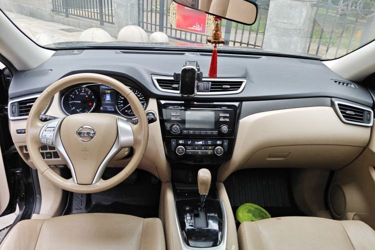 Used Nissan X-Trail 2014 2.0L CVT Comfort Edition 2WD Center Console