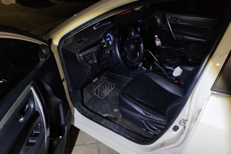 Used Toyota Corolla 2016 Dual-Engine 1.8L E-CVT Elite Edition Driver Seat