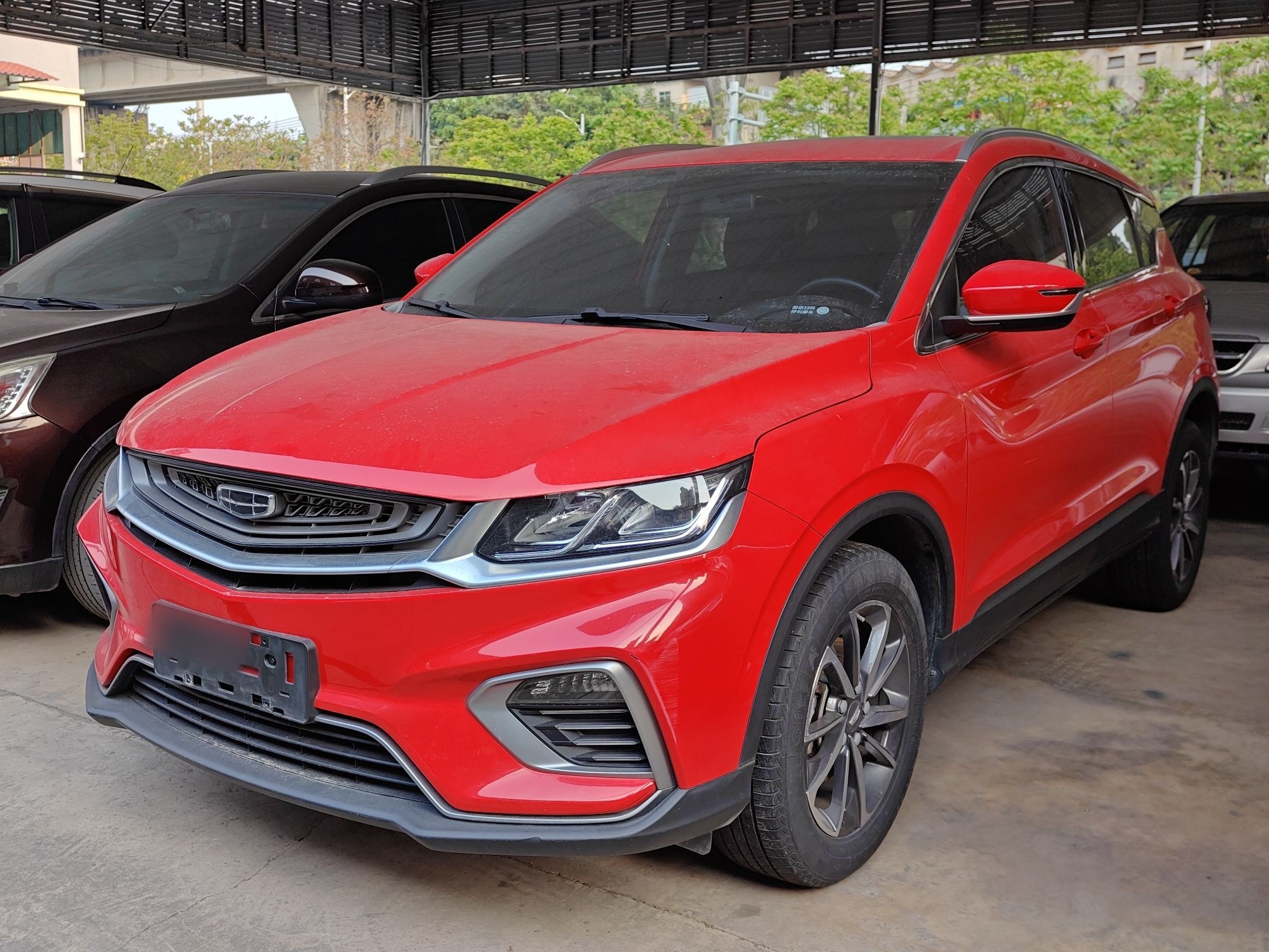 تحت مقدمة السيارة