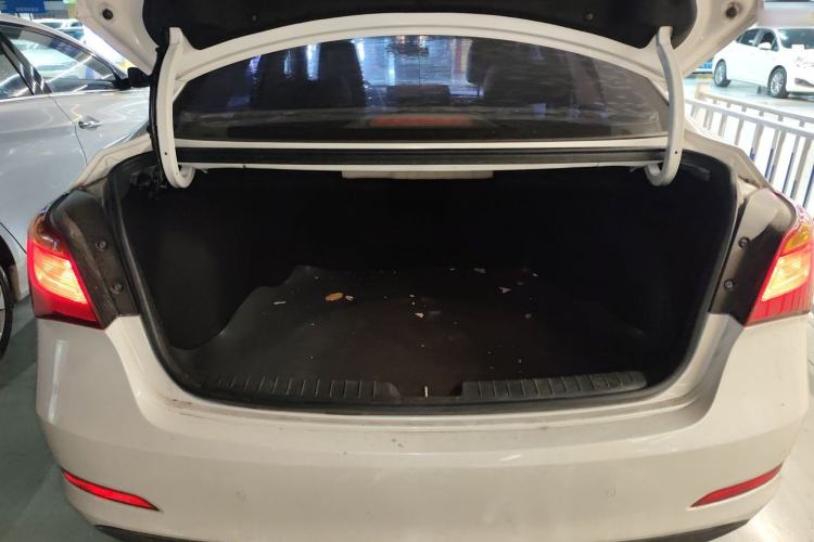 Used Hyundai Mistra 2014 1.8L Automatic Smart GLS Trunk