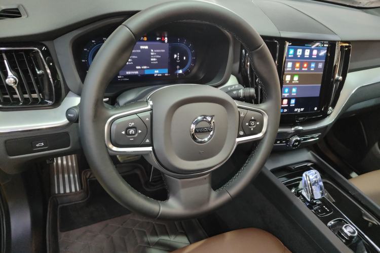 Used Volvo XC60 2025 B5 4x4 Smart Luxury Edition