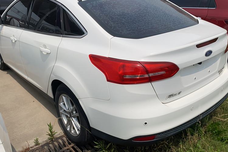 Used Ford Focus 2017 Sedan EcoBoost 125 Manual – Ultra-Style Edition with SmartDrive Features