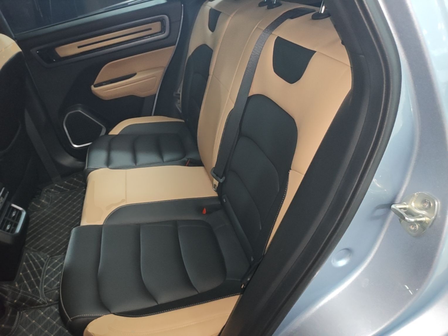 Geely Auto icon 2023 1.5TD Chocolate Smoothie Edition — снимка 20
