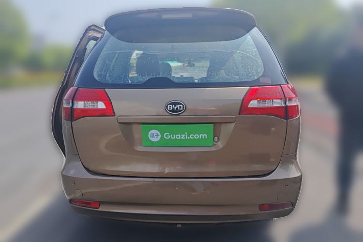 Used BYD M6 2013 2.0L Manual Comfort Edition
