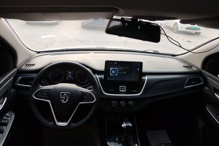 Used Baojun 730 2019 1.5T CVT Fashion Model 7 Seats China V Emission Standard Center Console