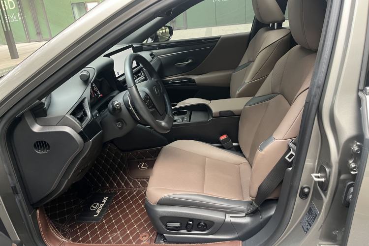 Used Lexus ES 2023 260 Excellence Edition Interior 2
