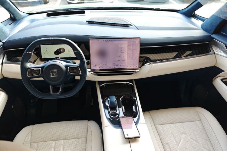 Used Zeekr 009 2024 7-Seater Walk-Through Version Four-Wheel Drive 108 kWh Center Console