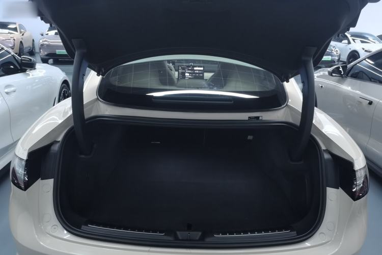 Used Hima Luxeed S7 2025 855 km Max Trunk