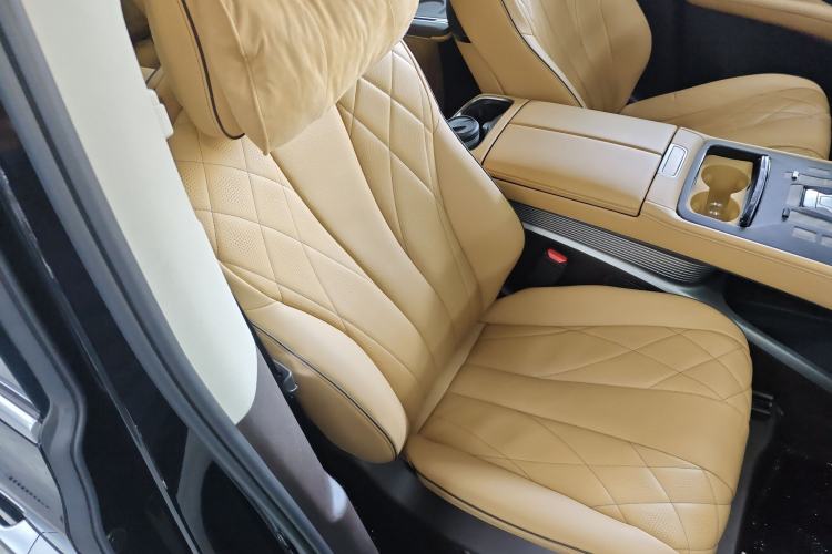 Used Denza D9 2024 DM-i 980 Four-Wheel Drive Prestige Model
