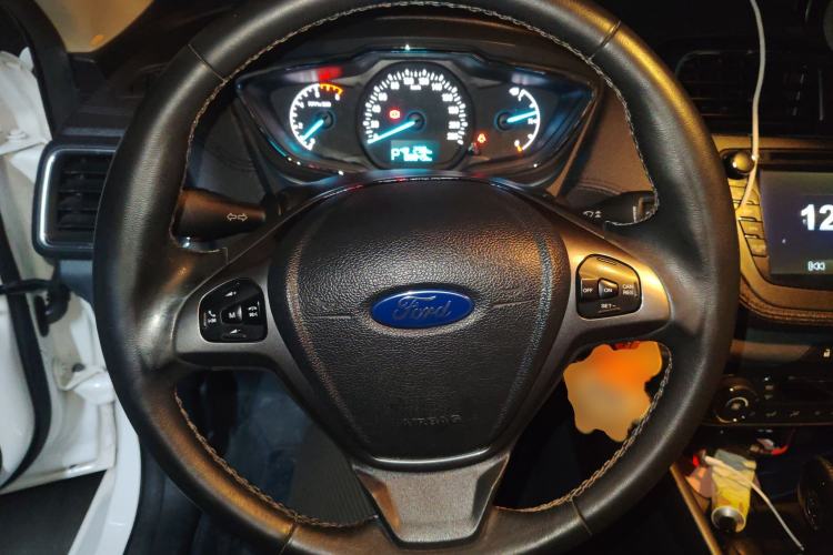 Used Ford Escort 2015 1.5L Automatic Fashion Model
