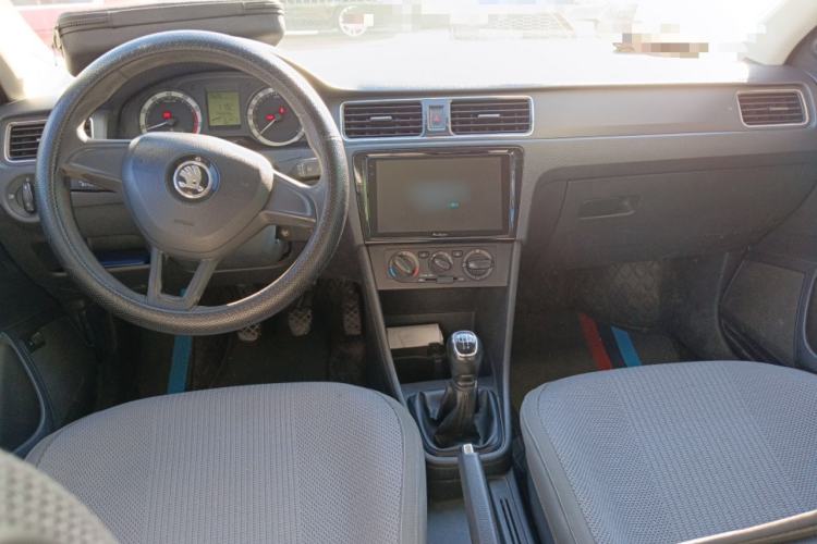 Used Skoda Rapid 2018 1.4L Manual Standard Edition Center Console