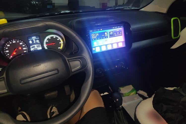 Used Roewe Clever 2021 302 km New Four-Seater Super-Efficient Version Center Console