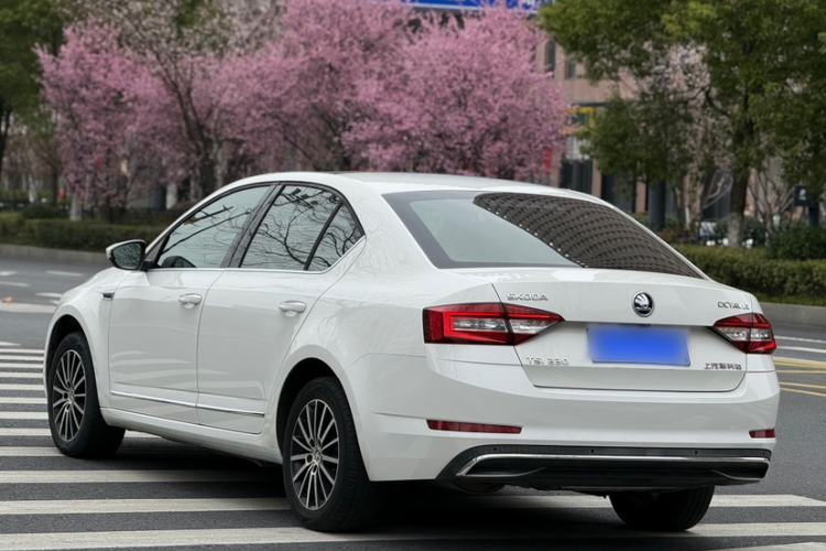 Used Skoda Octavia 2018 TSI230 DSG Luxury Edition
