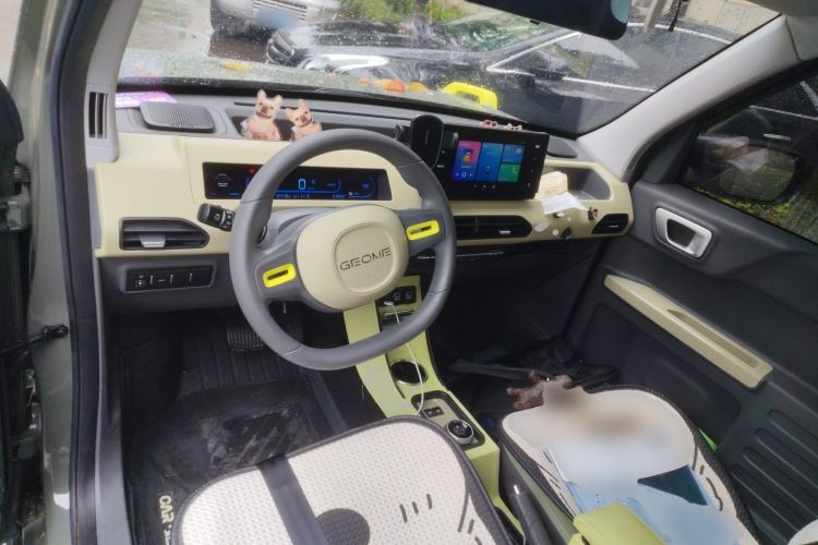 Used Geely Galaxy Panda 2024 200km Panda Rider Center Console