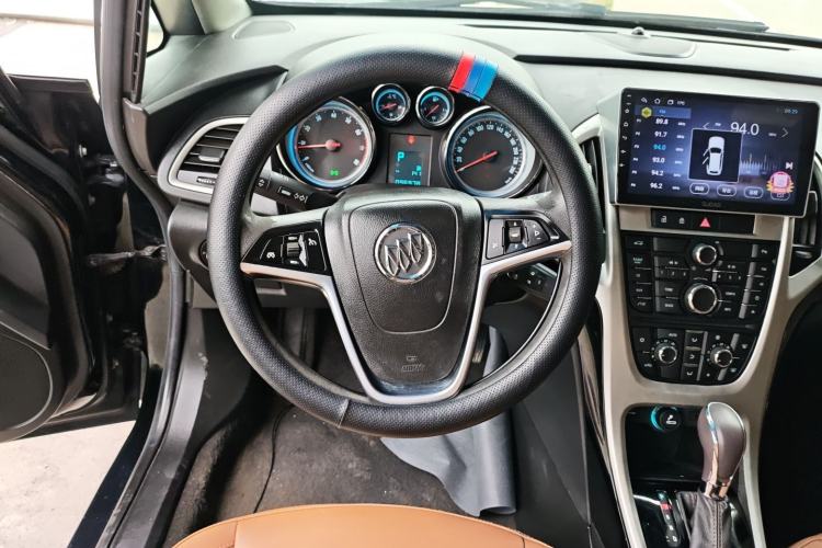 Used Buick GT 2013 GT 1.8L Automatic Fashion Edition Steering Wheel