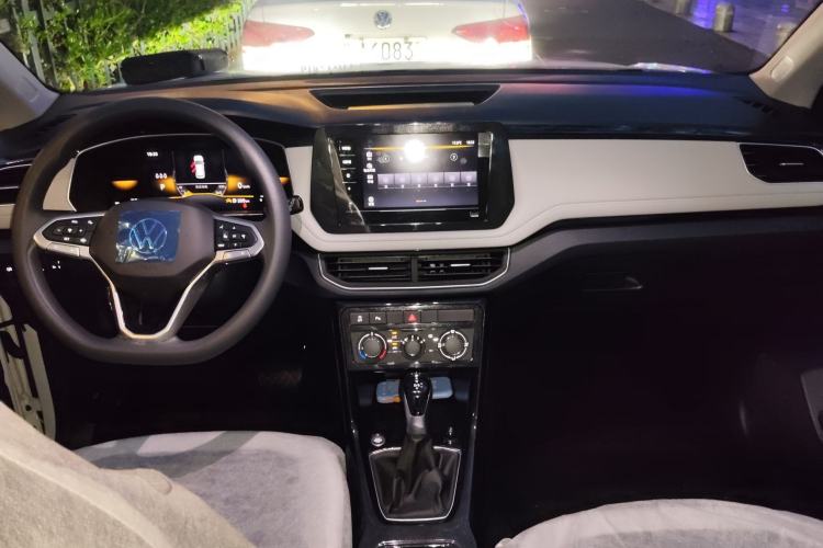 Used Volkswagen Tharu 2026 Model Xinrui 300TSI Ruiyi Edition Center Console