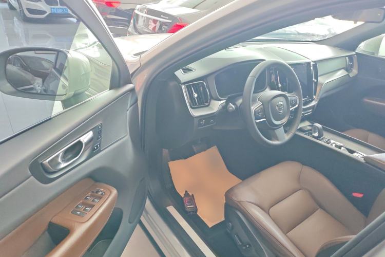 Used Volvo XC60 2022 B5 4x4 Zhiyi Luxury Edition