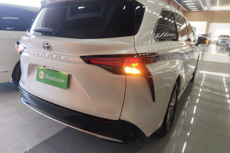 Used Toyota SIENNA 2023 2.5L Hybrid Luxury Edition Rear Right 45 Deg