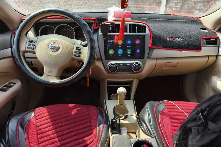 Used Nissan Sylphy 2012 Classic 1.6XE Manual Comfort Edition Center Console