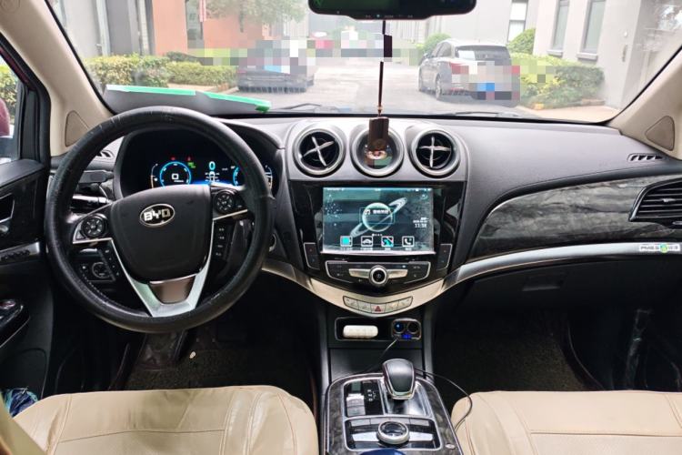 Used BYD Tang New Energy 2015 2.0T Four-Wheel-Drive Flagship Model
