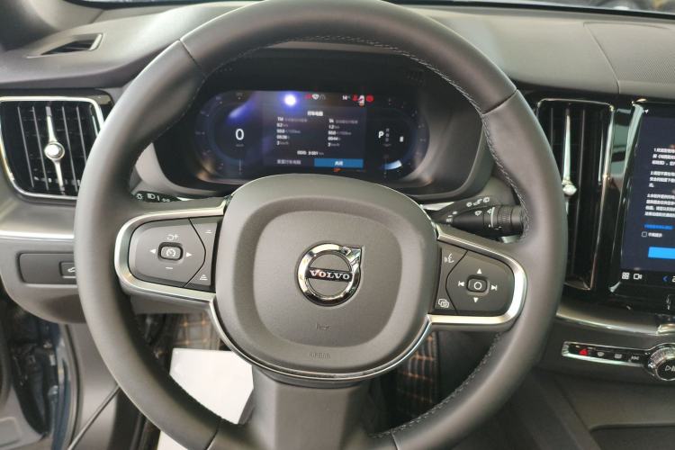 Used Volvo XC60 2025 B5 4x4 Smart Luxury Edition
