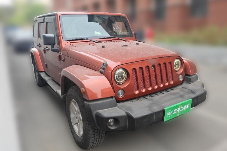 Used Jeep Wrangler 2014 2.8TD Sahara Four-Door Edition Front Right 45 Deg