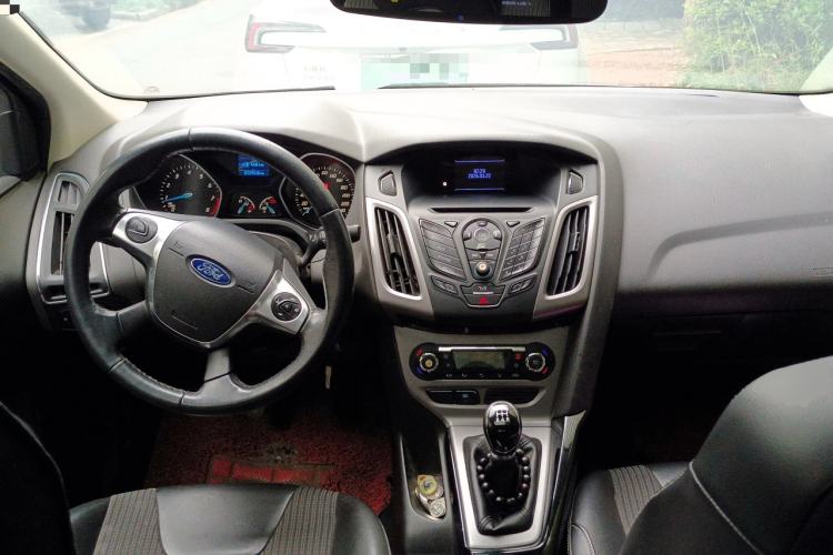 Used Ford Focus 2012 Sedan 1.6L Manual Fashion Edition
