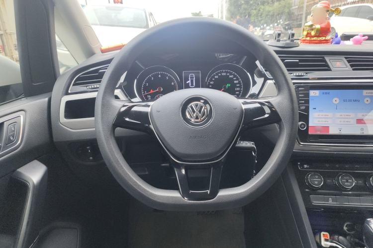 Used Volkswagen Touran 2016 Volkswagen Touran L 280TSI DSG Comfort Edition Steering Wheel