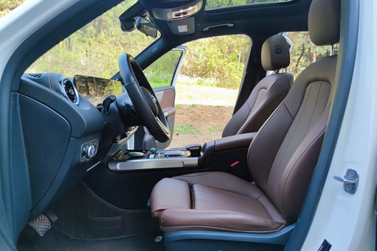 Used Mercedes-Benz GLB 2023 Refreshed GLB 200 Dynamic Edition Interior 4