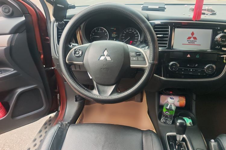 Used Mitsubishi Outlander 2013 2.4L Four-Wheel Drive Luxury Navigation Version 7 Seats
