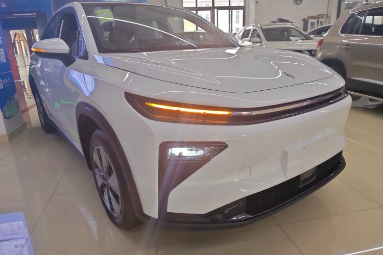 Used Livan 7 2024 450km Wealth Edition Front Right 45 Deg