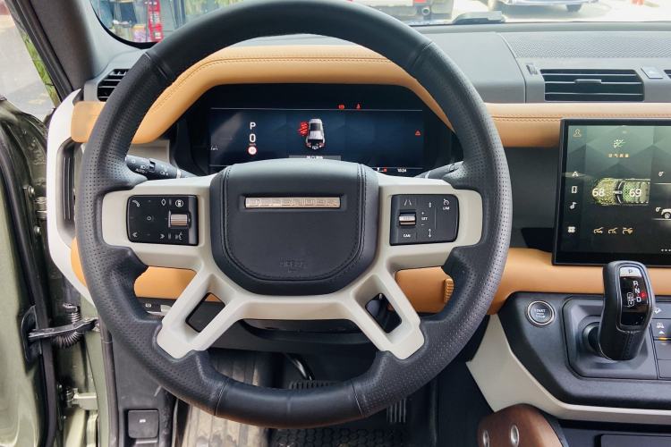 Used Land Rover Defender 2024 110 3.0T P400 Dark Edition Interior 7