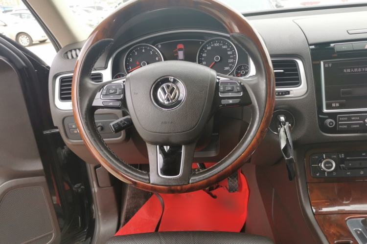 Used Volkswagen Touareg 2011 3.0 TSI Comfort Version Steering Wheel
