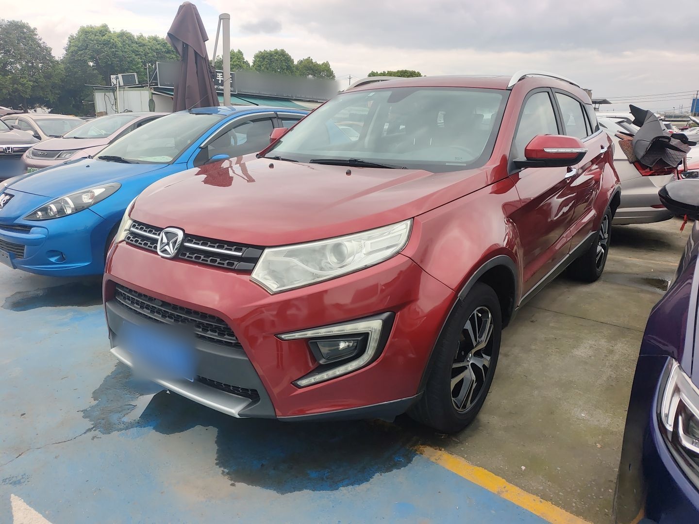 تحت مقدمة السيارة