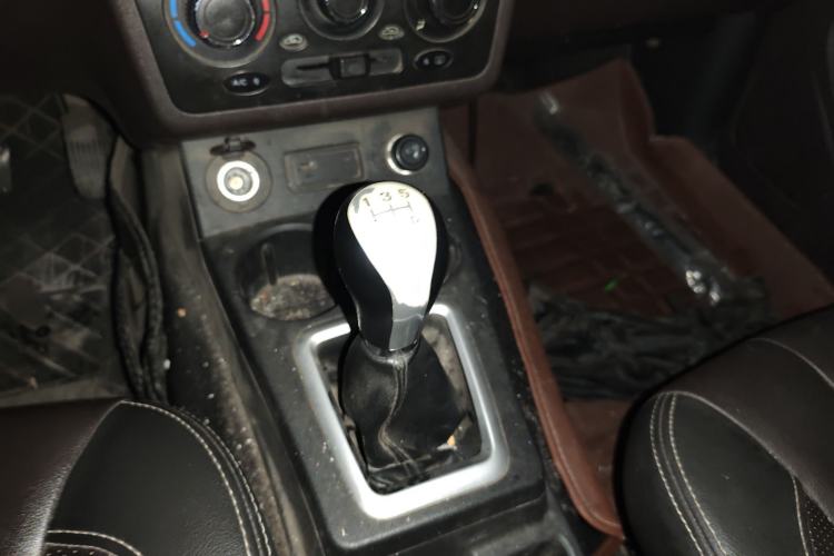 Used Dongfeng Fengon 330 2019 1.5L 330S Manual Comfort Version China VI Standard Gear Lever