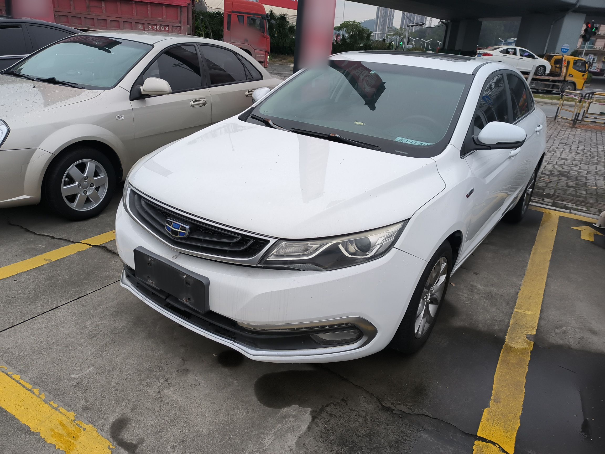 تحت مقدمة السيارة