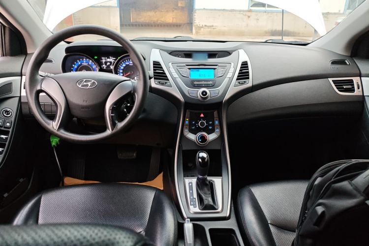 Used Hyundai Elantra (5th Generation / Langdong) 2015 1.6L Automatic Fashion Model Interior 2