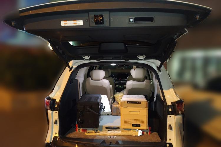 Used Toyota Granvia 2023 2.5L Hybrid Prestige VIP Edition Trunk