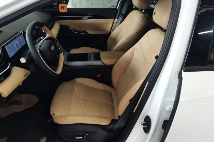 Used Geely Galaxy L6 2024 125km PLUS Dragon Edition Left Front Seat