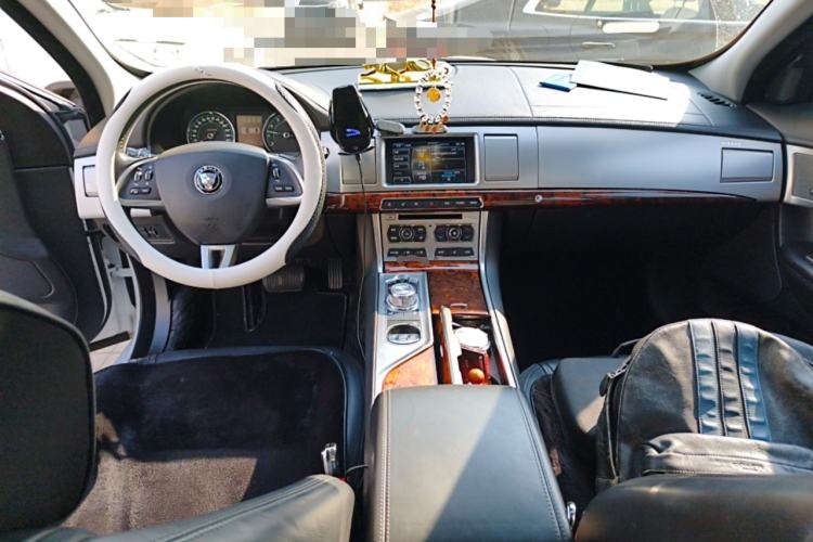 Used Jaguar XF 2015 XF 2.0T Luxury Edition Center Console