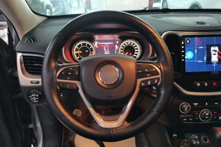 Used Jeep Cherokee 2014 2.4L Luxury Edition