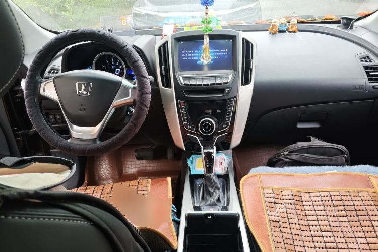 Used Luxgen U6 SUV 2015 1.8T Fashion-Upgraded Model Center Console